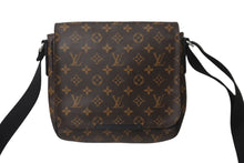 Load image into Gallery viewer, LOUIS VUITTON ルイヴィトン ディストリクトPM ショルダーバッグ M40935 モノグラム・マカサー ブラウン 美品 中古 63883