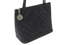Load image into Gallery viewer, CHANEL シャネル ハンドバッグ 復刻トート キャビアスキン マトラッセ ココマーク 6番台 シルバー金具 中古 63891