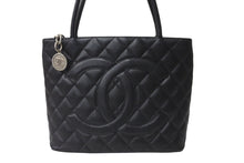 Load image into Gallery viewer, 極美品 CHANEL シャネル ハンドバッグ 復刻トート キャビアスキン マトラッセ ココマーク 9番台 シルバー金具 中古 63892