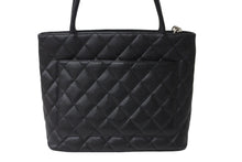Load image into Gallery viewer, 極美品 CHANEL シャネル ハンドバッグ 復刻トート キャビアスキン マトラッセ ココマーク 9番台 シルバー金具 中古 63892