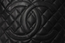 Load image into Gallery viewer, 極美品 CHANEL シャネル ハンドバッグ 復刻トート キャビアスキン マトラッセ ココマーク 9番台 シルバー金具 中古 63892
