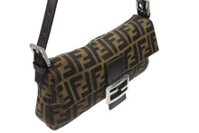 Load image into Gallery viewer, FENDI フェンディ マンマバケット ワンショルダーバッグ 26424 ズッカ柄 キャンバス レザー ブラウン シルバー金具 美品 中古 4b006390