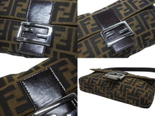 Load image into Gallery viewer, FENDI フェンディ マンマバケット ワンショルダーバッグ 26424 ズッカ柄 キャンバス レザー ブラウン シルバー金具 美品 中古 4b006390