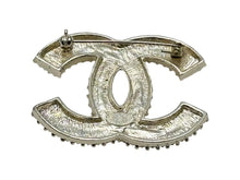 Load image into Gallery viewer, CHANEL シャネル ココマーク パール ブローチ 16V 19.7g シルバー ホワイト 小物 アクセサリー ロゴ シルバー金具 美品 中古 63904