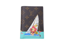 Load image into Gallery viewer, 新品同様 Louis Vuitton ルイ ヴィトン クーヴェルテュールNM パスポートケース 数量限定 IC M69746 ブラウン ピンク 中古 63906