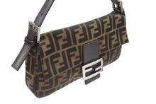 Load image into Gallery viewer, FENDI フェンディ マンマバケット ワンショルダーバッグ 26424 ズッカ柄 キャンバス レザー ブラウン シルバー金具 美品 中古 4b006396