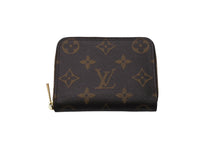 Load image into Gallery viewer, 極美品 LouisVuitton ルイヴィトン ジッピー コインパース 小銭入れ モノグラム M60067 ブラウン ゴールド金具 中古 63968
