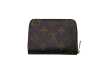 Load image into Gallery viewer, 極美品 LouisVuitton ルイヴィトン ジッピー コインパース 小銭入れ モノグラム M60067 ブラウン ゴールド金具 中古 63968