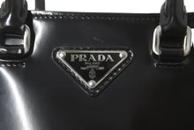 画像をギャラリービューアに読み込む, PRADA プラダ ロゴ スモールトートバッグ トライアングルロゴ ブラッシュドレザー 1BA331 ZO6 F0002 V ブラック 美品 中古 63970 