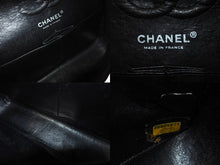 Load image into Gallery viewer, CHANEL シャネル Wフラップ 23 ショルダーバッグ キャビアスキン 11番台 マトラッセ シルバー金具 ブラック 中古 63974