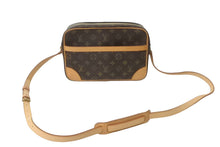 Load image into Gallery viewer, 極美品 LOUIS VUITTON ルイヴィトン トロカデロ27 ショルダーバッグ 斜め掛け M51274 モノグラム PVC ブラウン 中古 63984