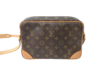 Load image into Gallery viewer, 極美品 LOUIS VUITTON ルイヴィトン トロカデロ27 ショルダーバッグ 斜め掛け M51274 モノグラム PVC ブラウン 中古 63984