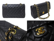 Load image into Gallery viewer, 極美品 CHANEL シャネル マトラッセ Wフラップチェーンショルダーバッグ 6番台 ラムスキン 25cm ブラック ゴールド金具 中古 64000