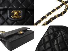 Load image into Gallery viewer, 極美品 CHANEL シャネル マトラッセ Wフラップチェーンショルダーバッグ 6番台 ラムスキン 25cm ブラック ゴールド金具 中古 64000