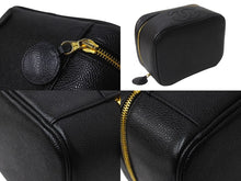 Load image into Gallery viewer, CHANEL シャネル バニティバッグ ココマーク 3番台 キャビアスキン ブラック ゴールド金具 横長 イタリア製 美品 中古 64008