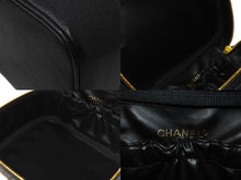 Load image into Gallery viewer, CHANEL シャネル バニティバッグ ココマーク 3番台 キャビアスキン ブラック ゴールド金具 横長 イタリア製 美品 中古 64008