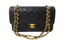 Load image into Gallery viewer, CHANEL シャネル Wフラップ マトラッセ チェーン ショルダーバッグ 23cm 1番台 ラムスキン ブラック ゴールド金具 美品 中古 64009