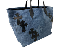 Load image into Gallery viewer, 新品未使用 CHROME HEARTS クロムハーツ セメタリークロスデニムトートバッグ 501リメイク ブルー ブラック シルバー金具 64018