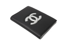 Load image into Gallery viewer, CHANEL シャネル ココマーク パスケース 22番台 二つ折り レザー ブラック シルバー 美品 中古 64034