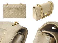 Load image into Gallery viewer, CHANEL シャネル マトラッセ 25cm Wフラップ チェーンショルダーバッグ 4番台 ラムスキン ベージュ ゴールド金具 美品 中古 64062