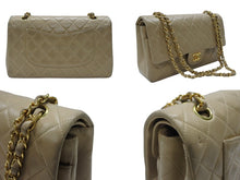 Load image into Gallery viewer, CHANEL シャネル マトラッセ 25cm Wフラップ チェーンショルダーバッグ 4番台 ラムスキン ベージュ ゴールド金具 美品 中古 4c063447