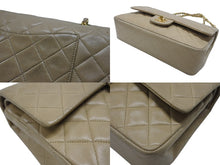 Load image into Gallery viewer, CHANEL シャネル マトラッセ 25cm Wフラップ チェーンショルダーバッグ 4番台 ラムスキン ベージュ ゴールド金具 美品 中古 4c063447