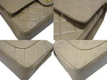 Load image into Gallery viewer, CHANEL シャネル マトラッセ 25cm Wフラップ チェーンショルダーバッグ 4番台 ラムスキン ベージュ ゴールド金具 美品 中古 4c063447