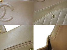 Load image into Gallery viewer, CHANEL シャネル マトラッセ 25cm Wフラップ チェーンショルダーバッグ 4番台 ラムスキン ベージュ ゴールド金具 美品 中古 64062