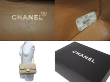 Load image into Gallery viewer, CHANEL シャネル マトラッセ 25cm Wフラップ チェーンショルダーバッグ 4番台 ラムスキン ベージュ ゴールド金具 美品 中古 64062