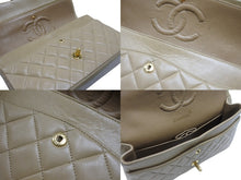 Load image into Gallery viewer, CHANEL シャネル マトラッセ 25cm Wフラップ チェーンショルダーバッグ 4番台 ラムスキン ベージュ ゴールド金具 美品 中古 4c063447