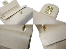 Load image into Gallery viewer, CHANEL シャネル マトラッセ 25cm Wフラップ チェーンショルダーバッグ 3番台 ラムスキン ベージュ ゴールド金具 美品 中古 64064