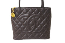 Load image into Gallery viewer, 極美品 CHANEL シャネル ハンドバッグ 復刻トート キャビアスキン マトラッセ ココマーク 5番台 ブラウン ゴールド金具 中古 64075