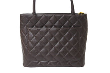 Load image into Gallery viewer, 極美品 CHANEL シャネル ハンドバッグ 復刻トート キャビアスキン マトラッセ ココマーク 5番台 ブラウン ゴールド金具 中古 64075