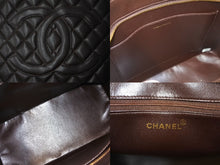 Load image into Gallery viewer, 極美品 CHANEL シャネル ハンドバッグ 復刻トート キャビアスキン マトラッセ ココマーク 5番台 ブラウン ゴールド金具 中古 64075