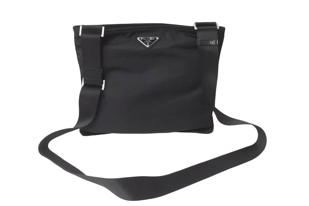 PRADA プラダ ナイロンショルダーバッグ ブラック トライアングルロゴ レザー 黒鞄 斜め掛け シルバー金具 美品 中古 64081 