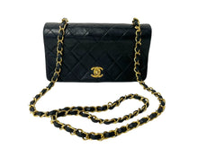 Load image into Gallery viewer, CHANEL シャネル ミニマトラッセ チェーンショルダーバッグ 1番台 ブラック ゴールド金具 良品 中古 64089