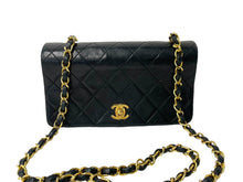 Load image into Gallery viewer, CHANEL シャネル ミニマトラッセ チェーンショルダーバッグ 1番台 ブラック ゴールド金具 良品 中古 64089