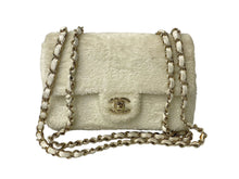 Load image into Gallery viewer, CHANEL シャネル マトラッセ チェーンショルダーバッグ 28番台 スパンコール レザー ホワイト ゴールド金具 良品 中古 64096