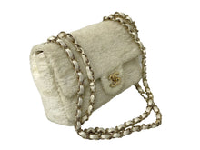 Load image into Gallery viewer, CHANEL シャネル マトラッセ チェーンショルダーバッグ 28番台 スパンコール レザー ホワイト ゴールド金具 良品 中古 64096