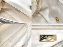 Load image into Gallery viewer, CHANEL シャネル マトラッセ チェーンショルダーバッグ 28番台 スパンコール レザー ホワイト ゴールド金具 良品 中古 64096