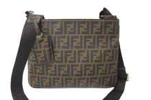 画像をギャラリービューアに読み込む, 極美品 FENDI フェンディ ズッカ FFショルダーバッグ メッセンジャーバッグ 7A247-UZD PVC ブラウン ゴールド金具 中古 64097 
