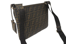 画像をギャラリービューアに読み込む, 極美品 FENDI フェンディ ズッカ FFショルダーバッグ メッセンジャーバッグ 7A247-UZD PVC ブラウン ゴールド金具 中古 64097 