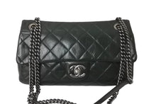 Load image into Gallery viewer, CHANEL シャネル チェーンショルダーバッグ ココマーク 19番台 2014年 カーフスキン グリーン シルバー金具 美品 中古 64106