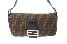 画像をギャラリービューアに読み込む, FENDI フェンディ マンマバケット ハンドバッグ アクセサリーポーチ ズッカ柄 ブラウン シルバー金具 美品 中古 64127 