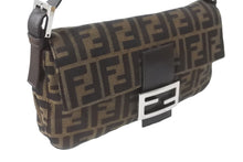 画像をギャラリービューアに読み込む, FENDI フェンディ マンマバケット ハンドバッグ アクセサリーポーチ ズッカ柄 ブラウン シルバー金具 美品 中古 64127 