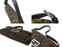 画像をギャラリービューアに読み込む, FENDI フェンディ マンマバケット ハンドバッグ アクセサリーポーチ ズッカ柄 ブラウン シルバー金具 美品 中古 64127 