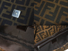 画像をギャラリービューアに読み込む, FENDI フェンディ マンマバケット ハンドバッグ アクセサリーポーチ ズッカ柄 ブラウン シルバー金具 美品 中古 64127 