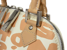 Load image into Gallery viewer, LOUIS VUITTON ルイヴィトン アルマPM ハンドバッグ M92178 モノグラムグラフィティ ホワイト シルバー 金具 美品 中古 64135