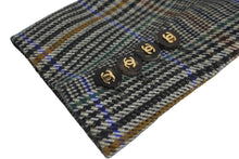 Load image into Gallery viewer, 極美品 CHANEL シャネル チェック ウール ジャケット マルチカラー 21866 アウター ココマーク ロゴ 柄 中古 64146