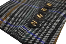 Load image into Gallery viewer, 極美品 CHANEL シャネル チェック ウール ジャケット マルチカラー 21866 アウター ココマーク ロゴ 柄 中古 64146